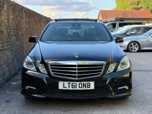Used Mercedes-Benz E Class 2011 for sale - 76277381: Photo 2