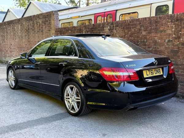 Used Mercedes-Benz E Class 2011 for sale - 76277381: Photo 8