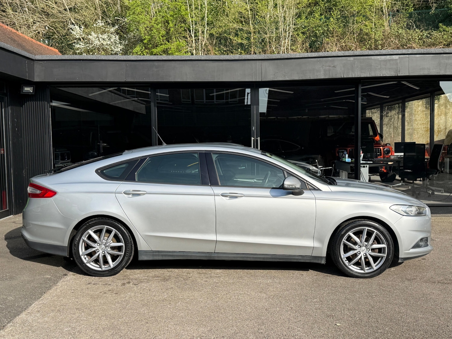 Used Ford Mondeo 2017 for sale - 78175936: Photo 2