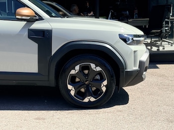 Used Dacia Duster 2024 for sale - 79536583: Photo