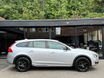 Used Volvo V60 2017 for sale - 79719545: Photo