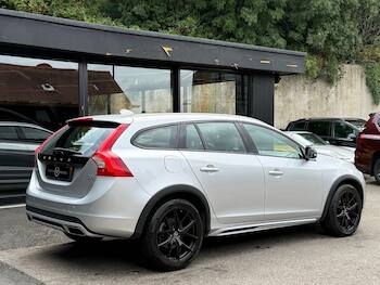 Used Volvo V60 2017 for sale - 79719545: Photo