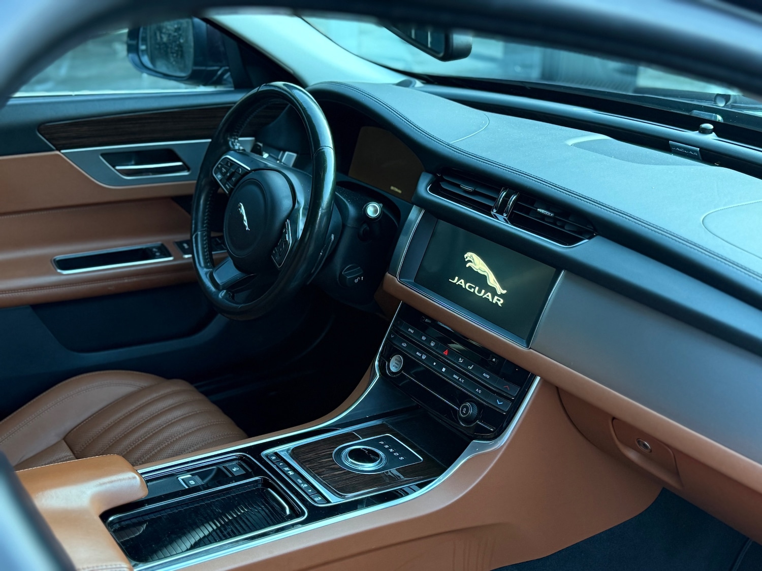 Used Jaguar XF 2017 for sale - 77088338: Photo 9