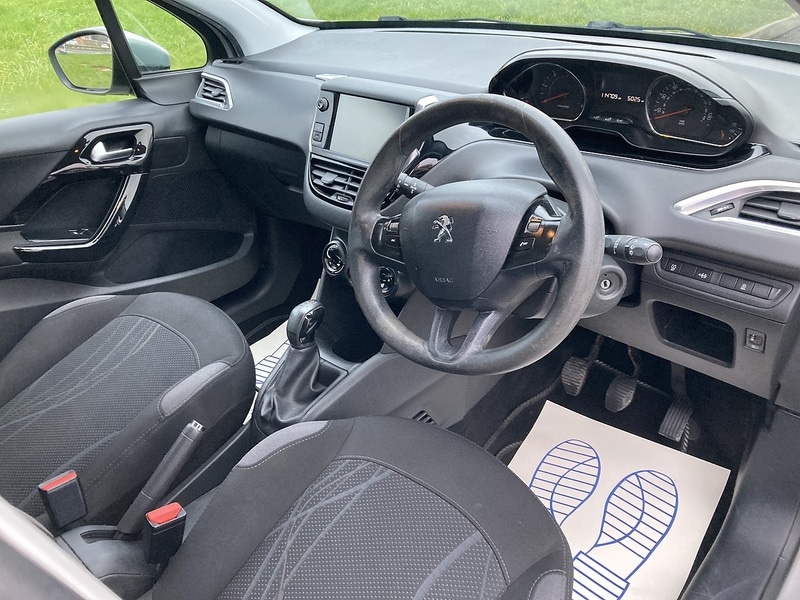 Used Peugeot 208 2015 for sale - 77370315: Photo 2