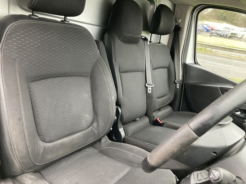 Used Vauxhall Vivaro 2017 for sale - 77370333: Photo 3