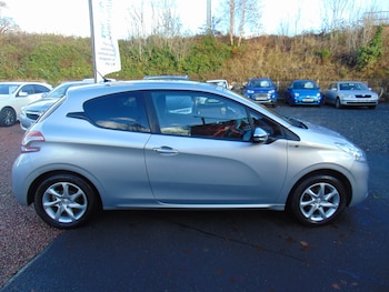 Used Peugeot 208 2015 for sale - 76565226: Photo
