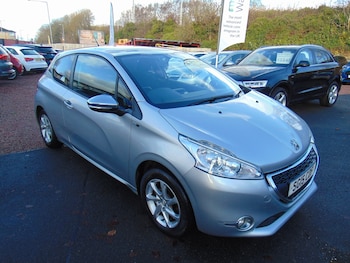 Used Peugeot 208 2015 for sale - 76565226: Photo