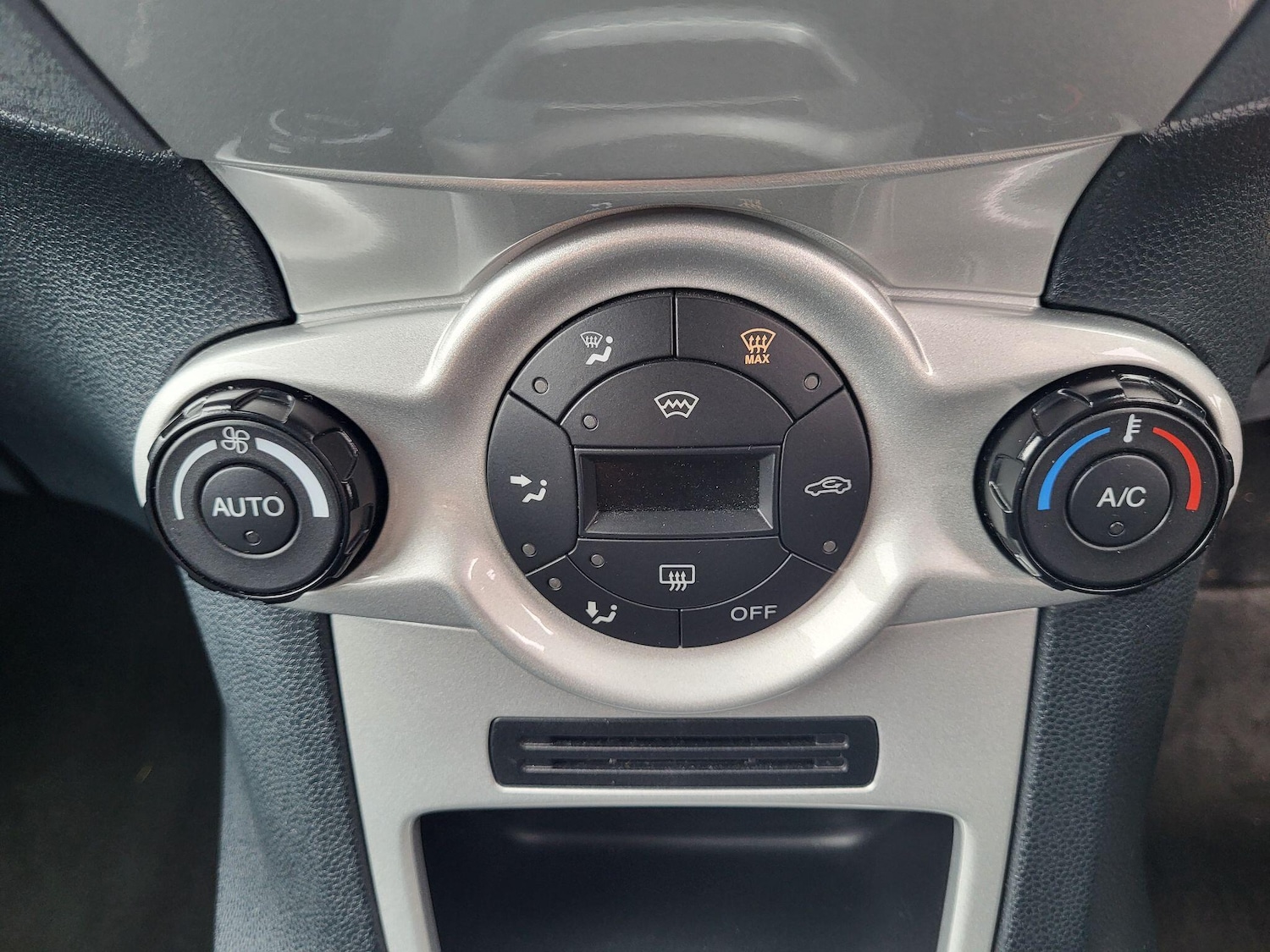 Used Ford Fiesta 2010 for sale - 77625389: Photo 27