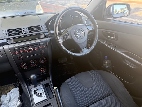 Used Mazda Mazda3 2006 for sale - 76232688: Photo 9