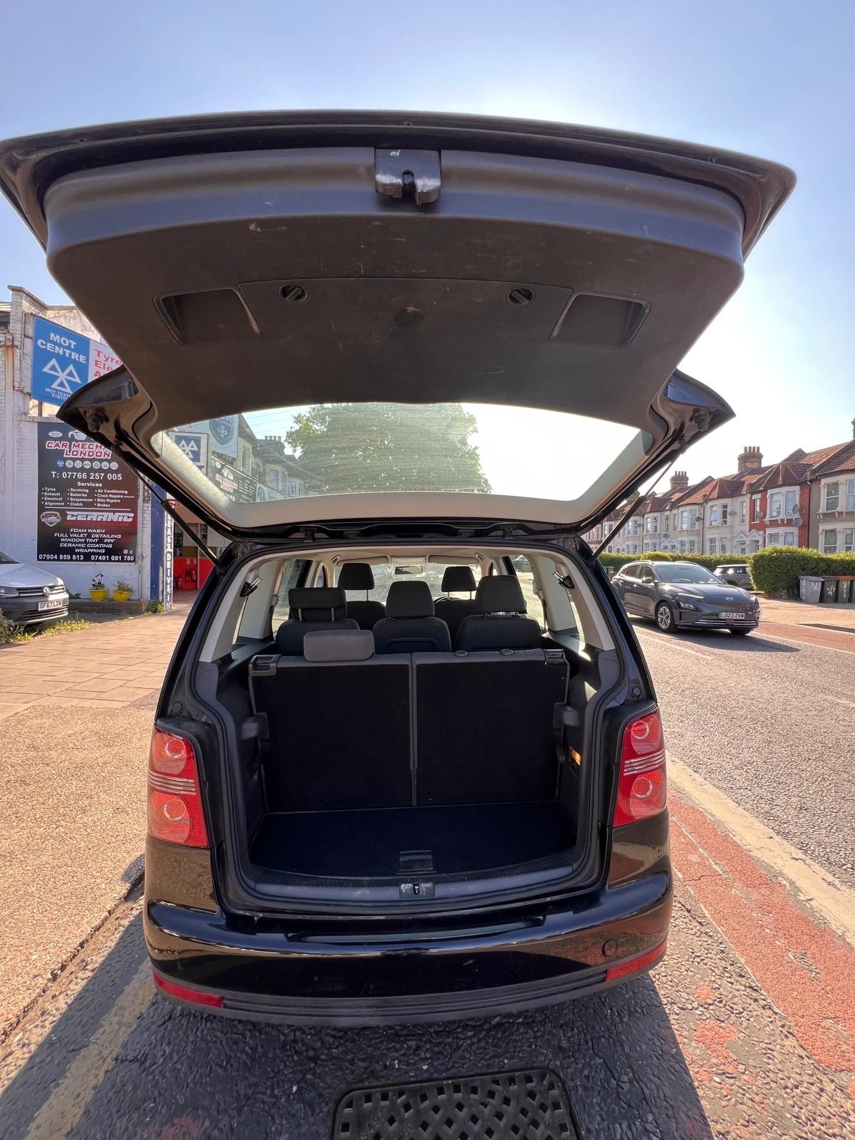 Used Volkswagen Touran 2009 for sale - 76403482: Photo 9