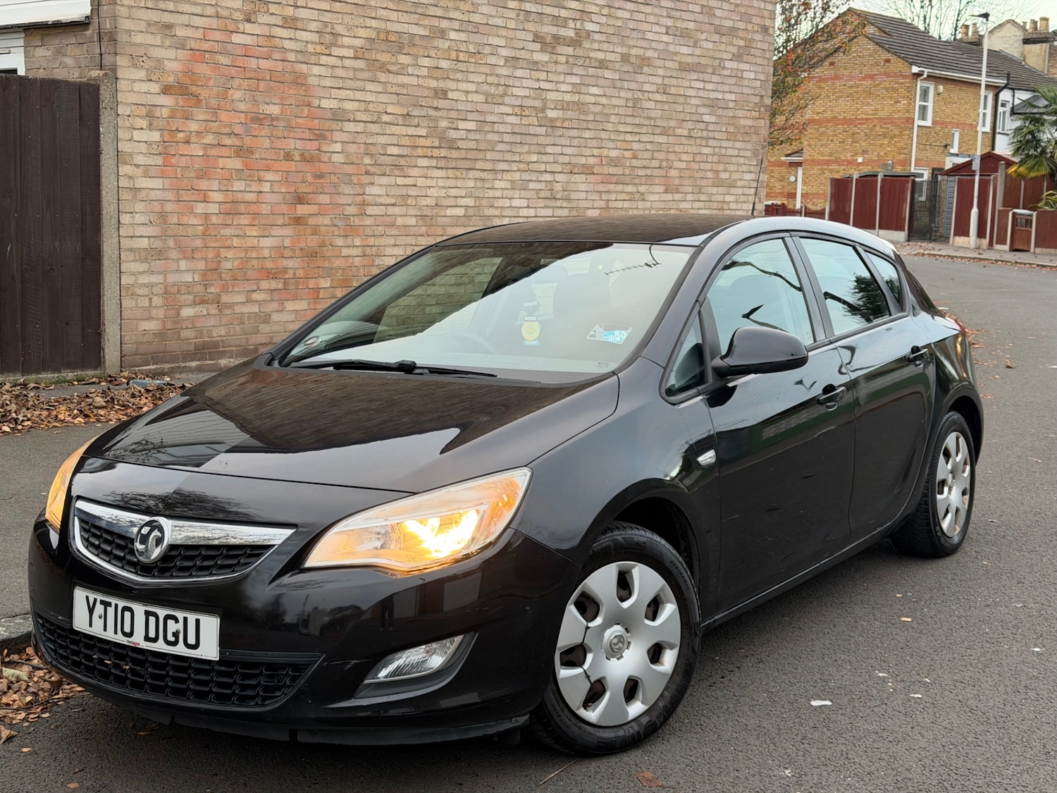 Used Vauxhall Astra 2010 for sale - 76595269: Photo 2
