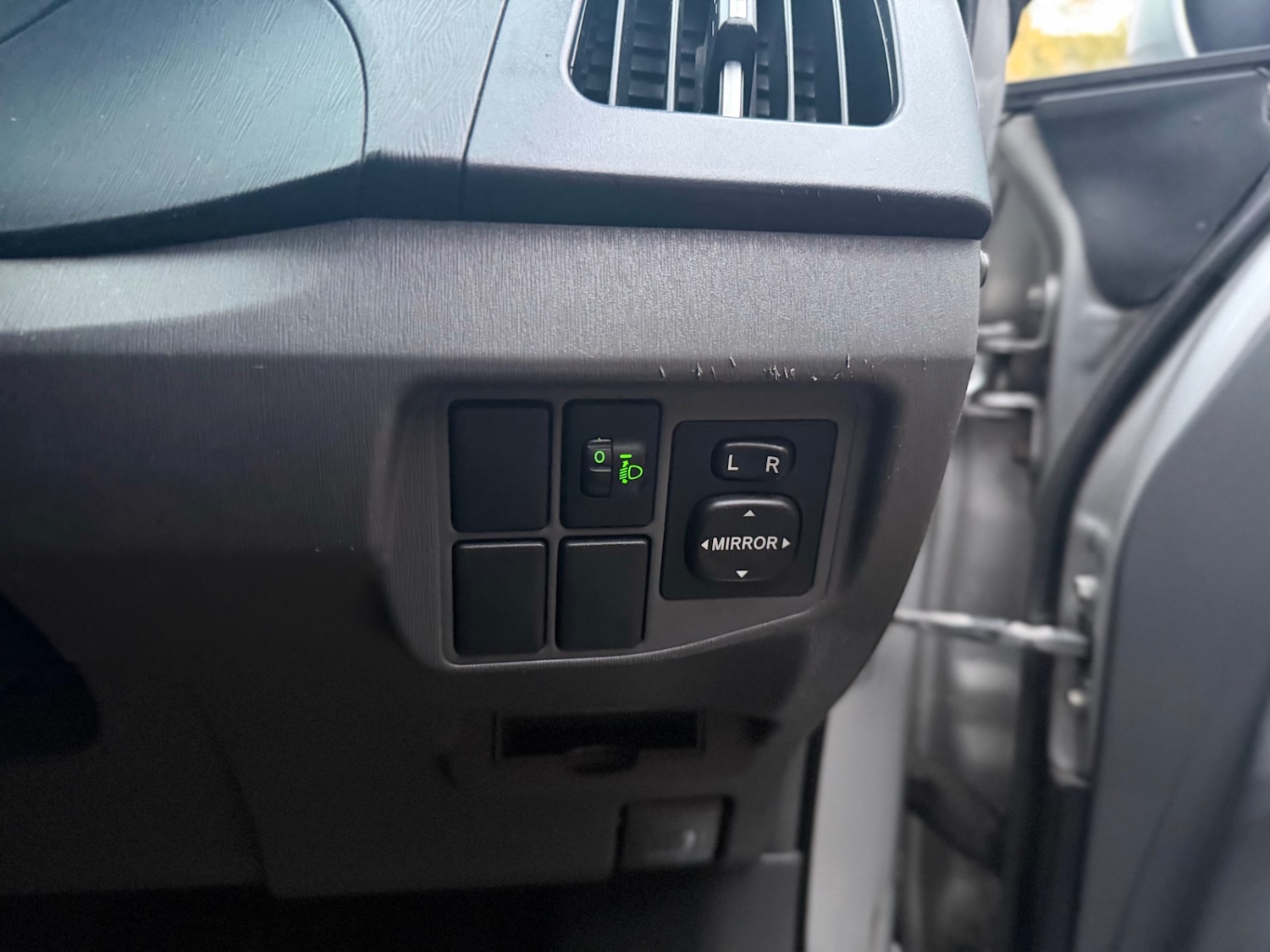 Used Toyota Prius 2011 for sale - 76704523: Photo 17