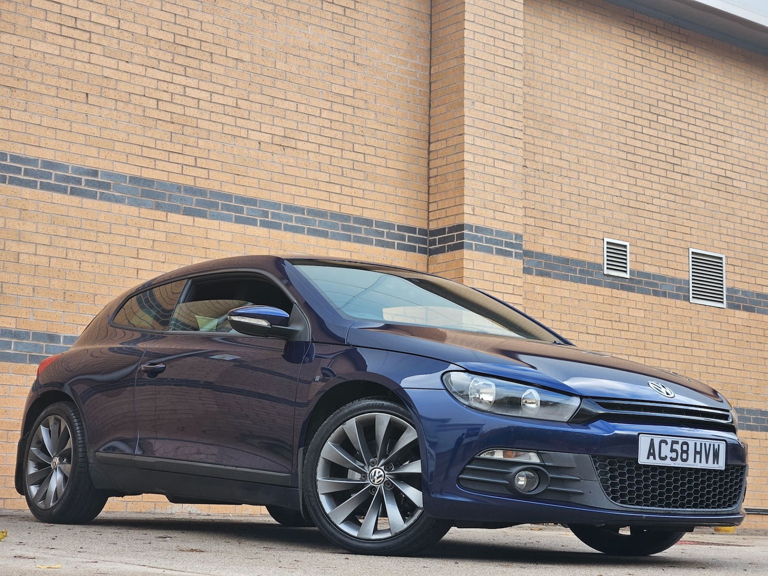 Used Volkswagen Scirocco 2009 for sale - 76329751: Photo 2