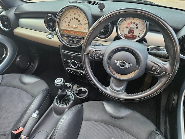 Used MINI Convertible 2011 for sale - 75543601: Photo 16