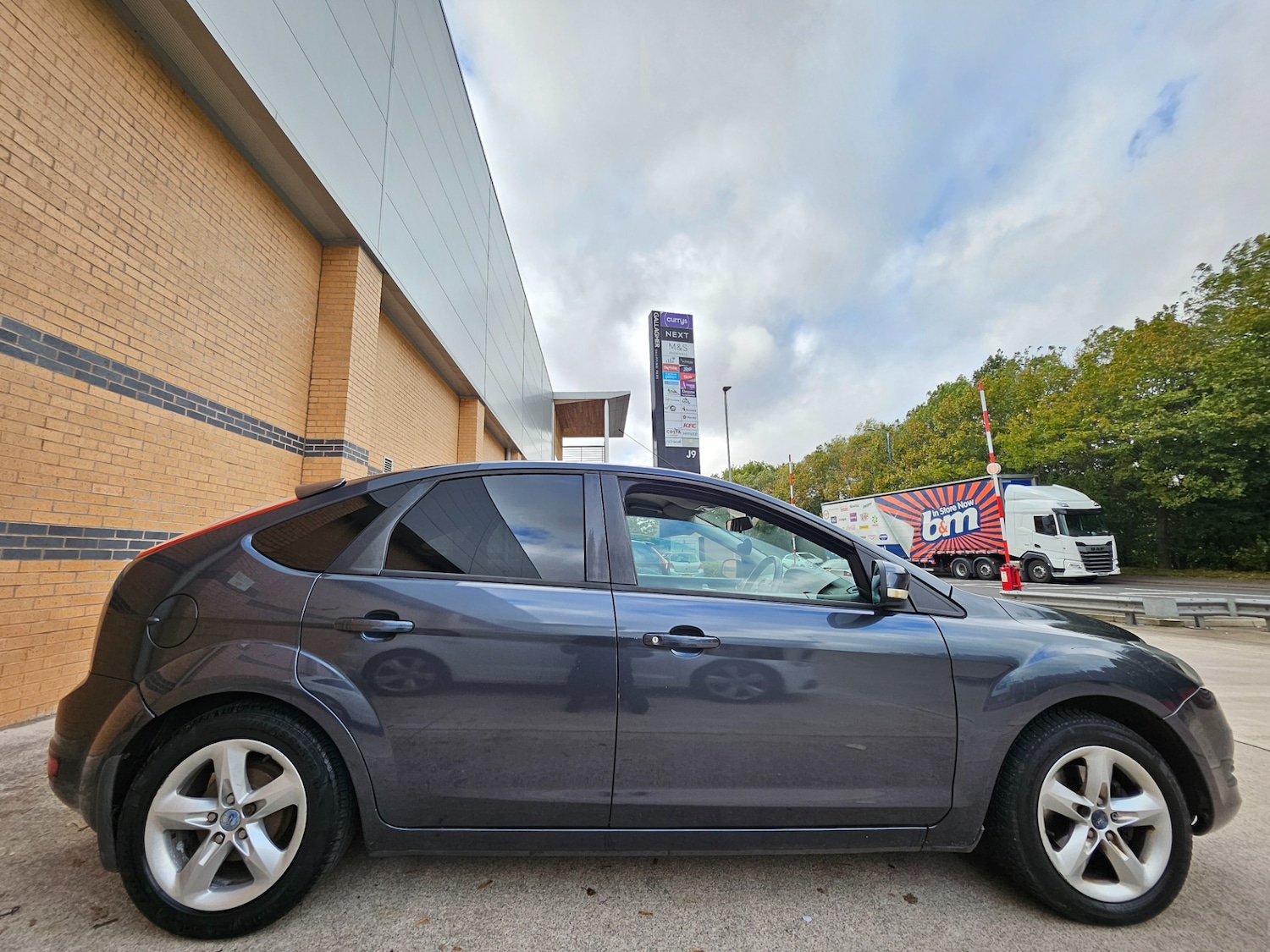 Used Ford Focus 2009 for sale - 76163617: Photo 9