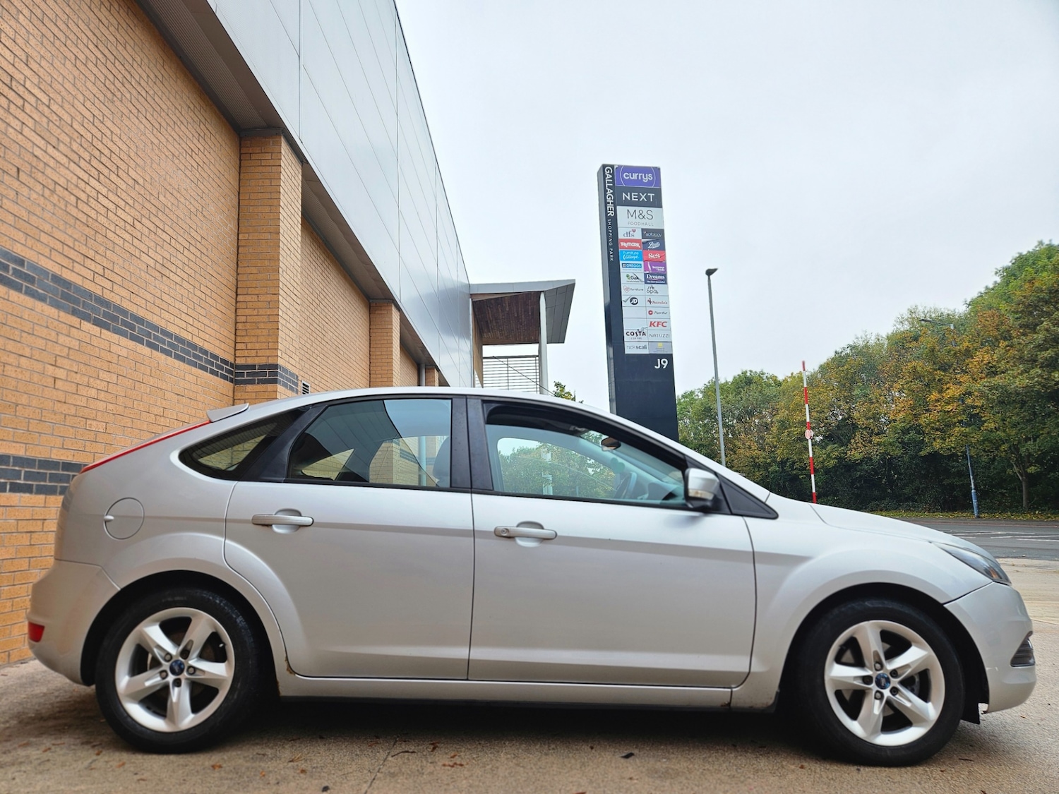 Used Ford Focus 2010 for sale - 76268846: Photo 10