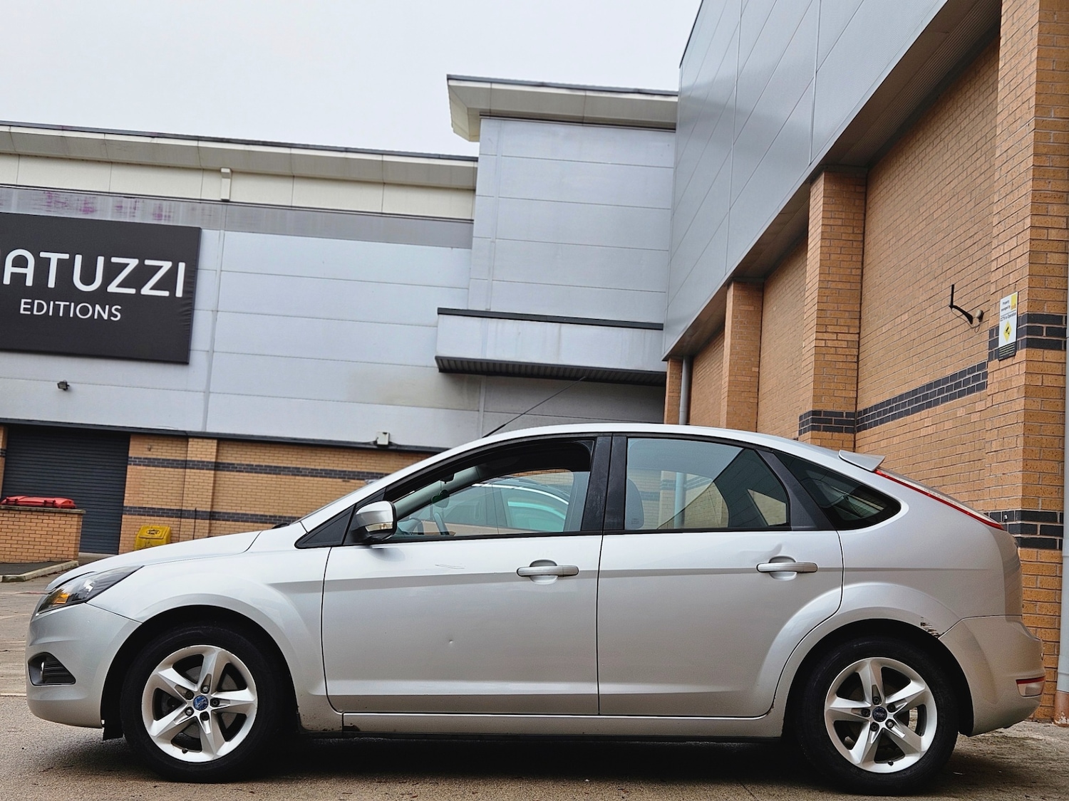 Used Ford Focus 2010 for sale - 76268846: Photo 12