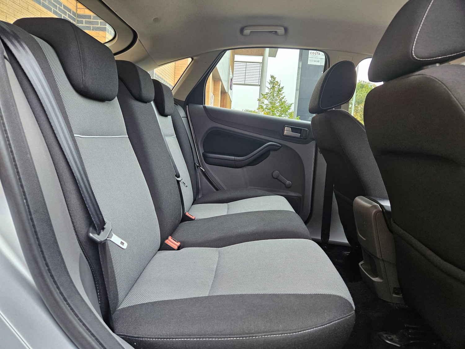 Used Ford Focus 2010 for sale - 76268846: Photo 17