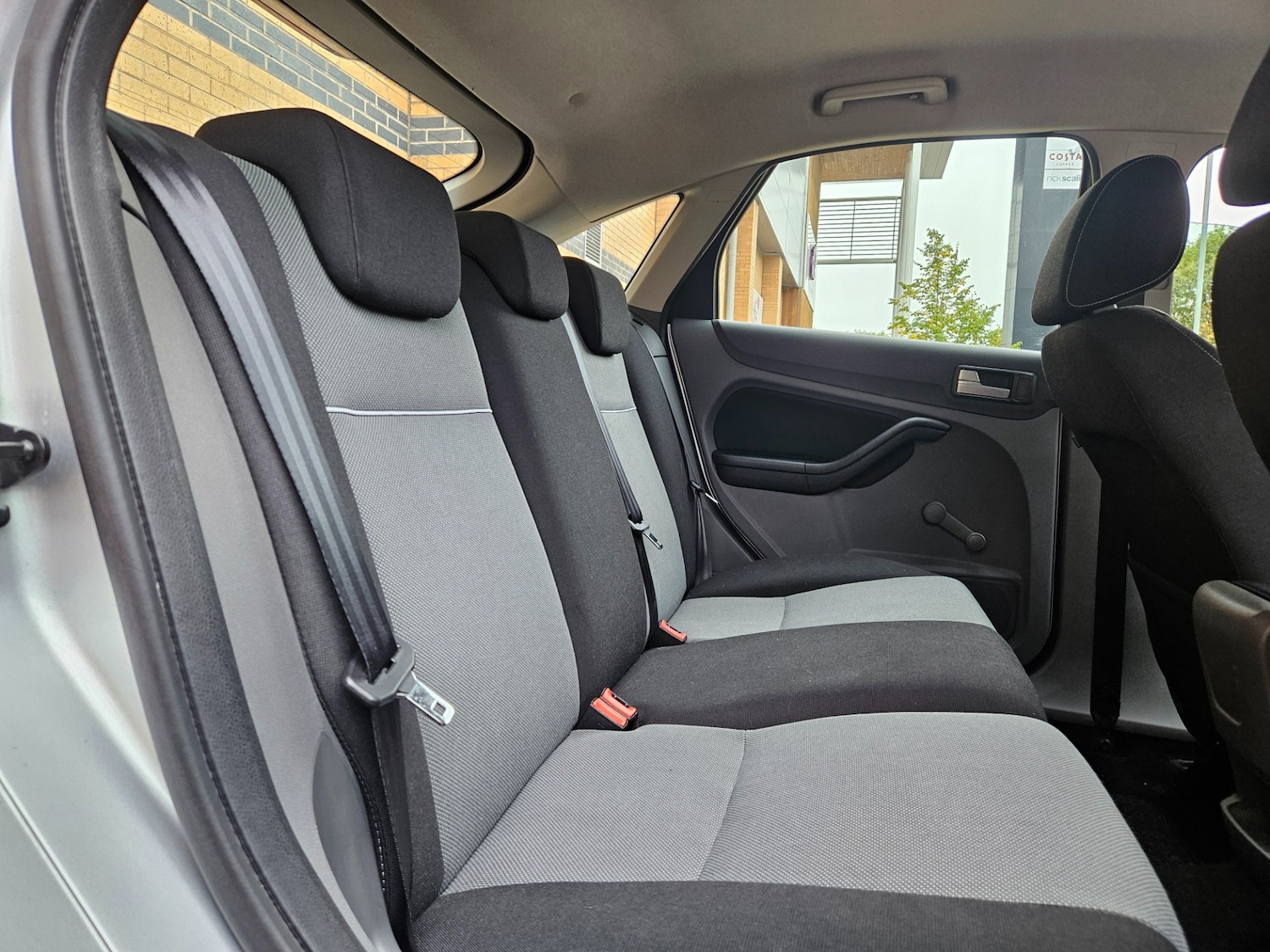 Used Ford Focus 2010 for sale - 76268846: Photo 18