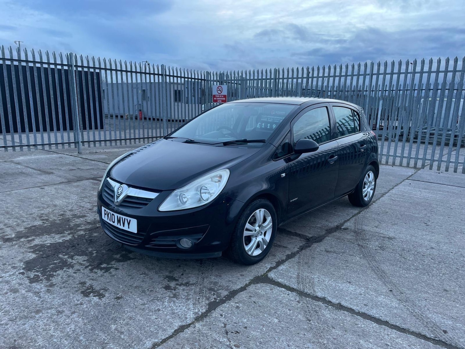 Used Vauxhall Corsa 2010 for sale - 77682088: Photo 2