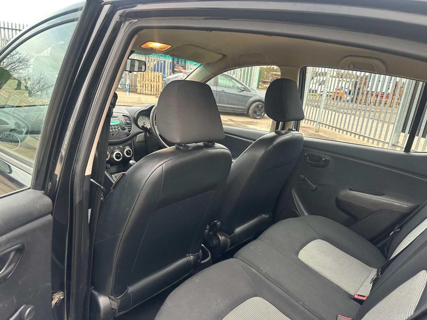 Used Hyundai i10 2010 for sale - 77691094: Photo 11