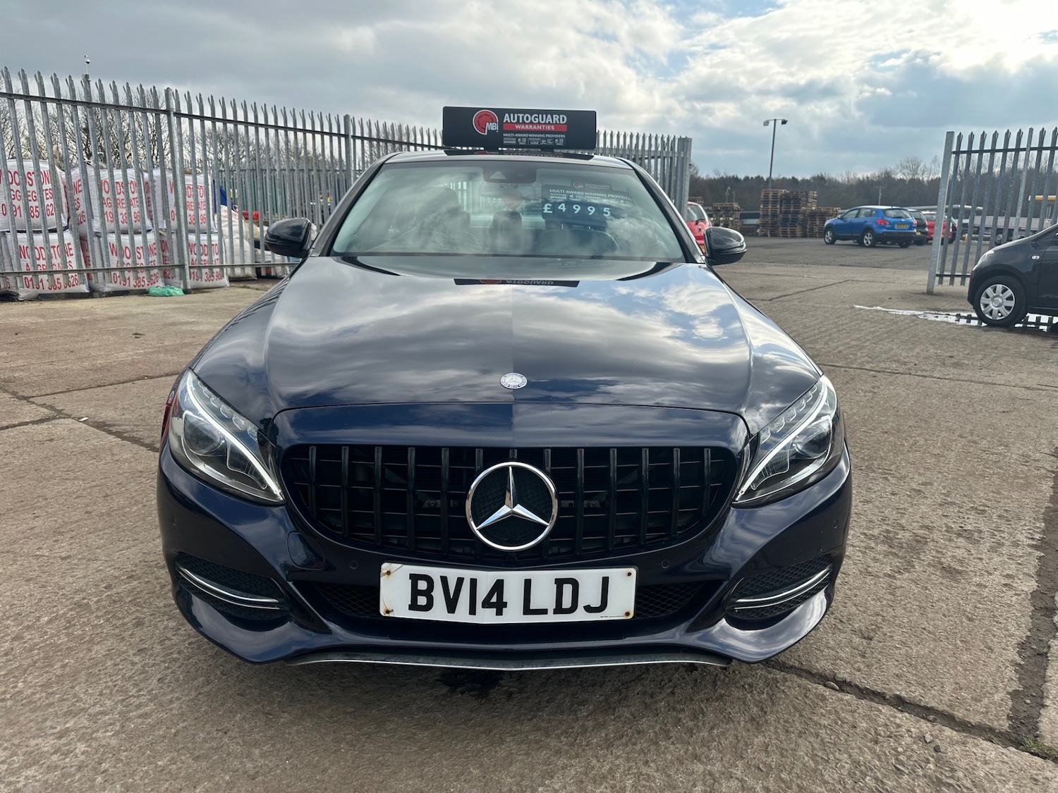 Used Mercedes-Benz C Class 2014 for sale - 78008475: Photo 2