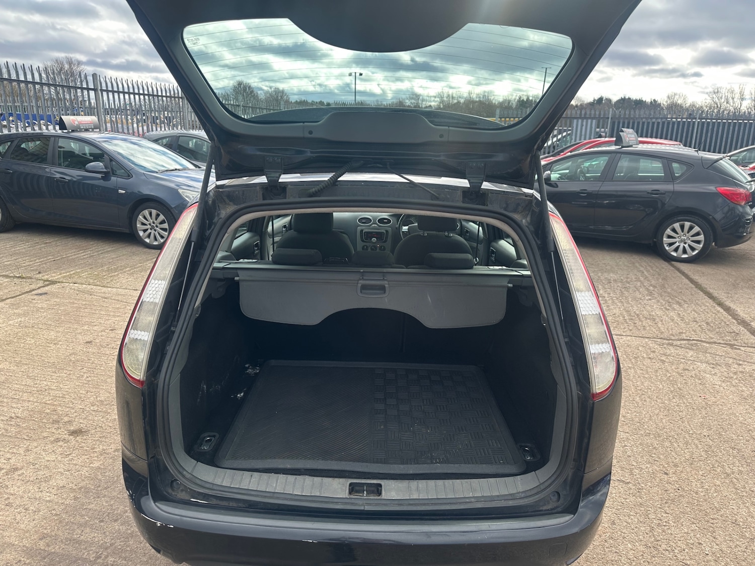 Used Ford Focus 2011 for sale - 77813848: Photo 11