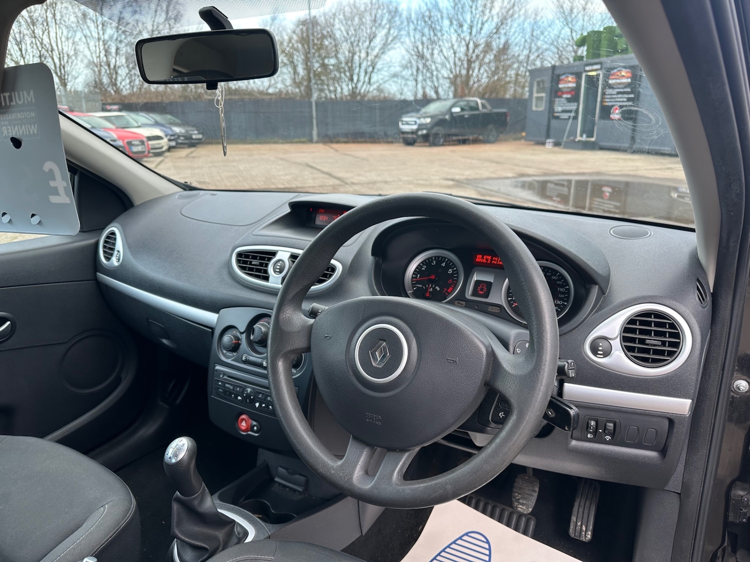 Used Renault Clio 2010 for sale - 77687382: Photo 10