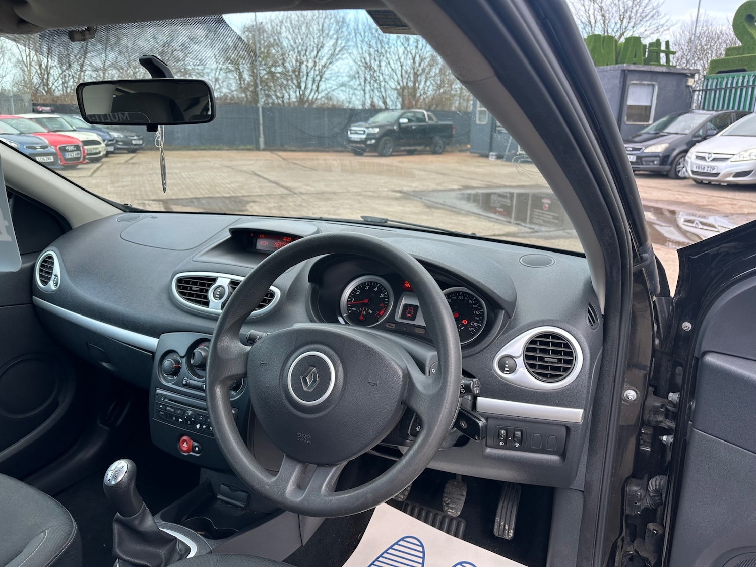 Used Renault Clio 2010 for sale - 77687382: Photo 11