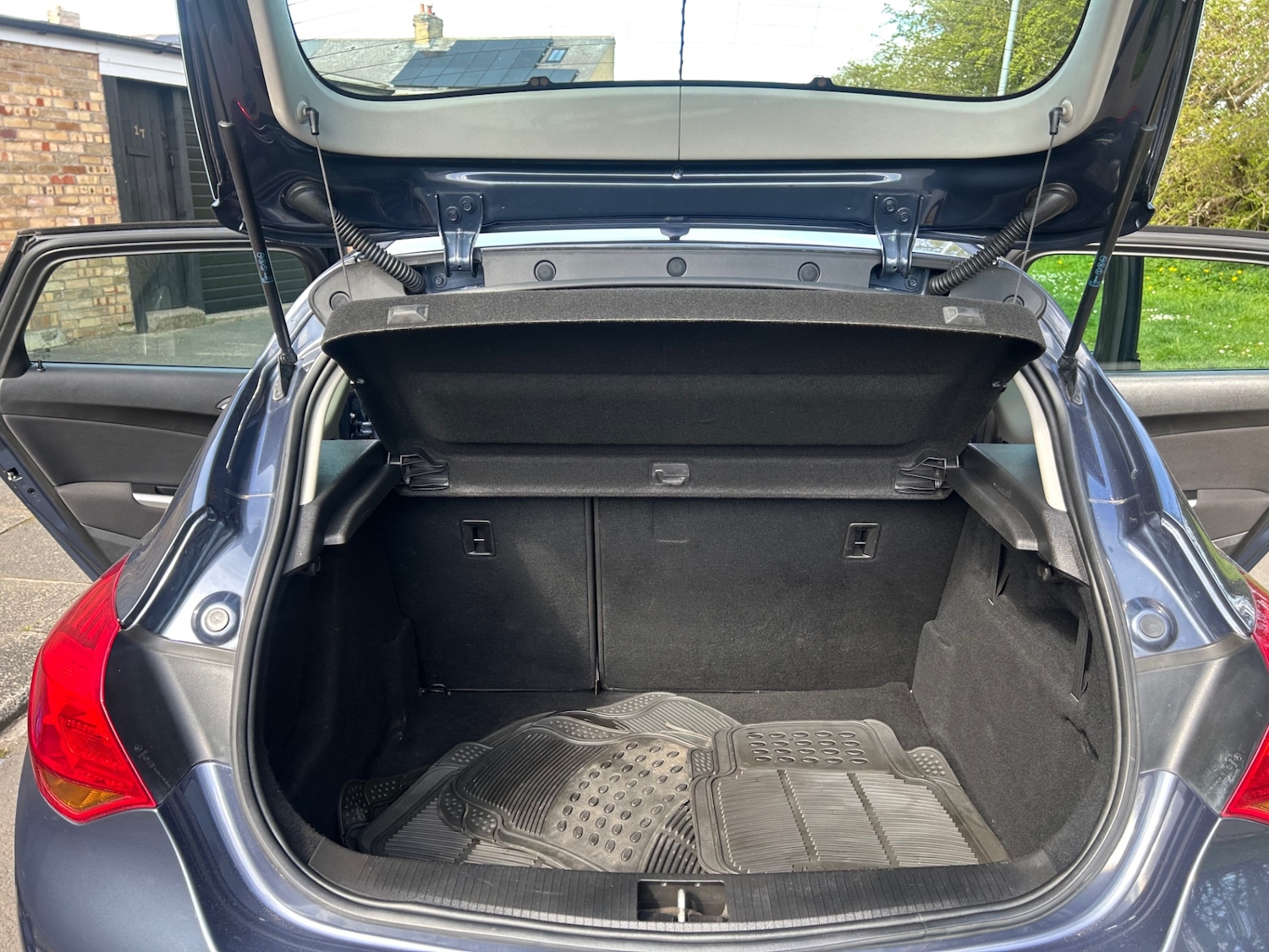 Used Vauxhall Astra 2011 for sale - 78202286: Photo 14