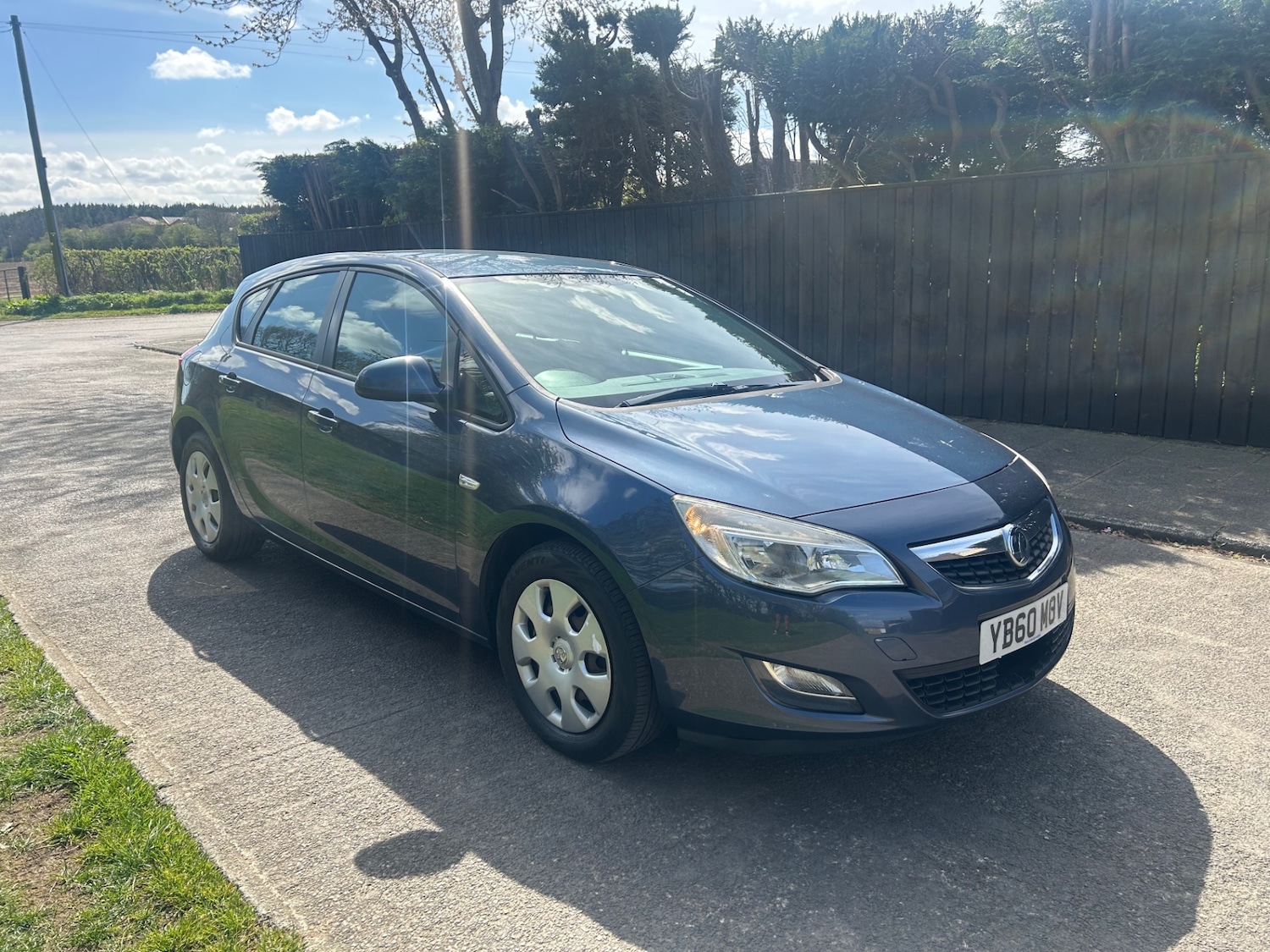 Used Vauxhall Astra 2011 for sale - 78202286: Photo 2