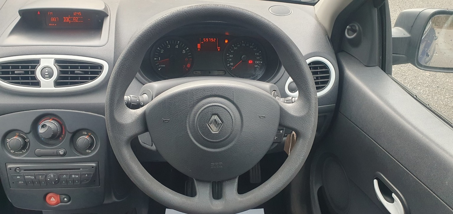 Used Renault Clio 2011 for sale - 77377783: Photo 9