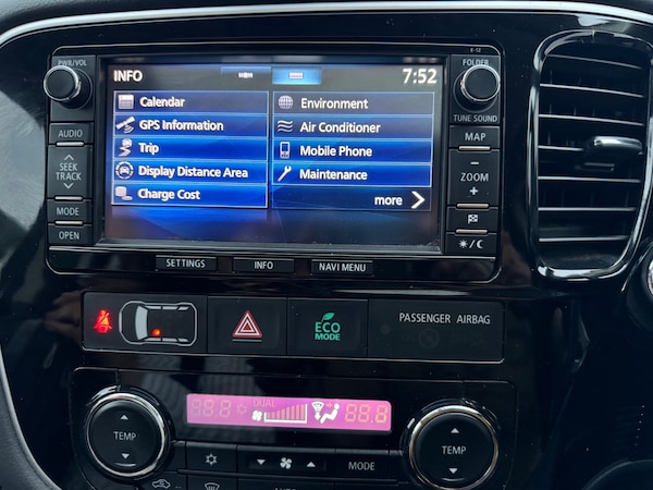 Used Mitsubishi Outlander 2015 for sale - 75228202: Photo 40