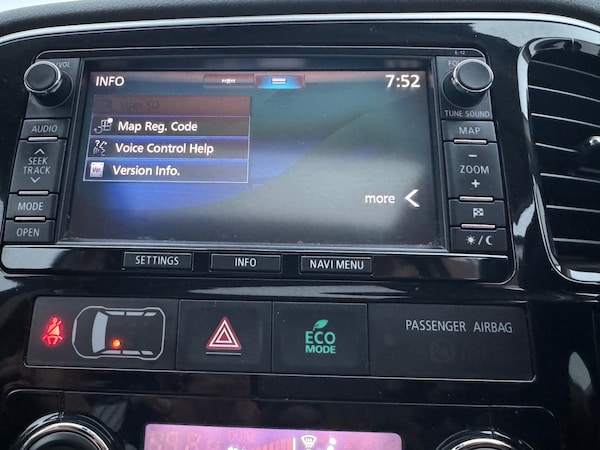 Used Mitsubishi Outlander 2015 for sale - 75228202: Photo 41