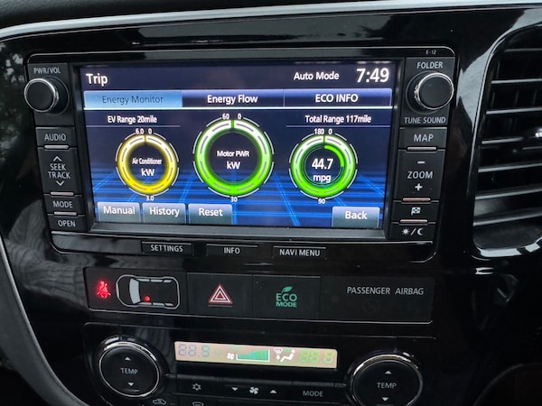 Used Mitsubishi Outlander 2015 for sale - 75228202: Photo 45
