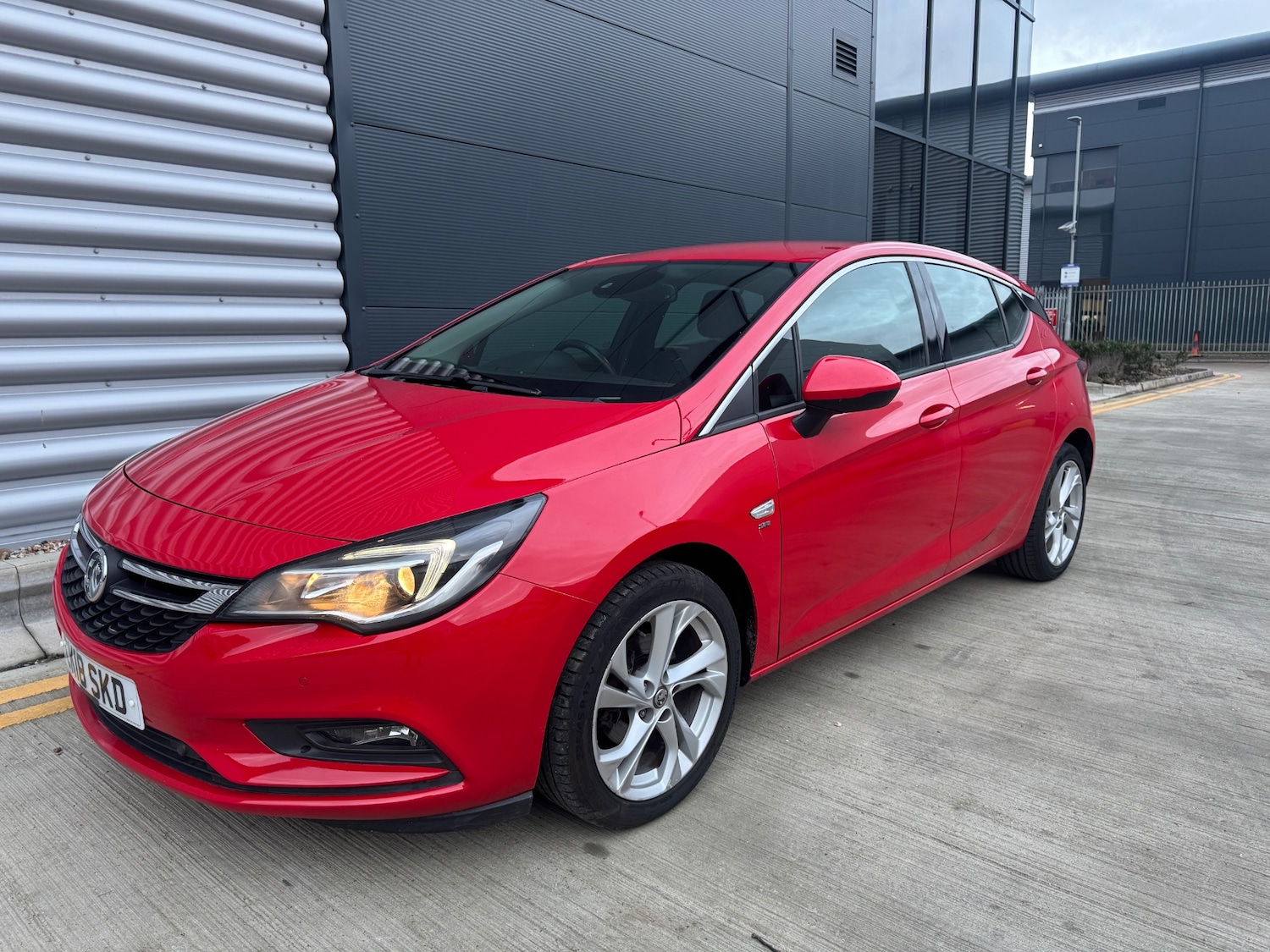 Used Vauxhall Astra 2018 for sale - 77184180: Photo 2