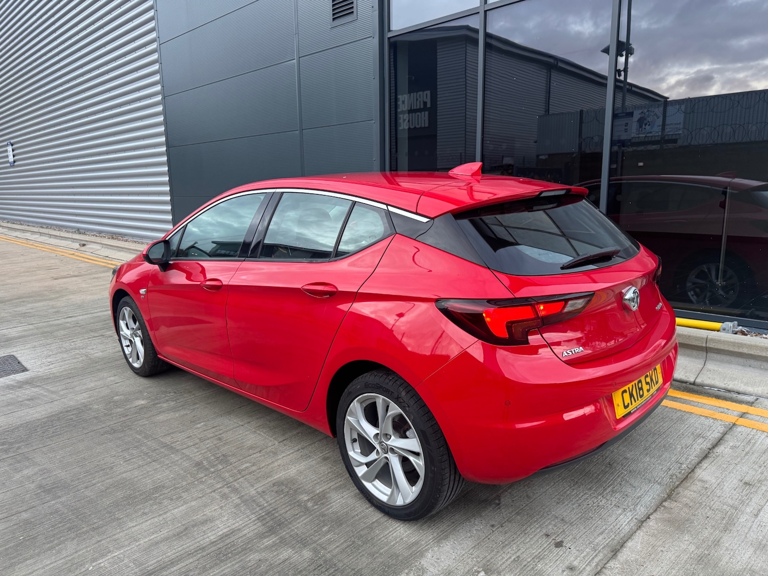 Used Vauxhall Astra 2018 for sale - 77184180: Photo 3