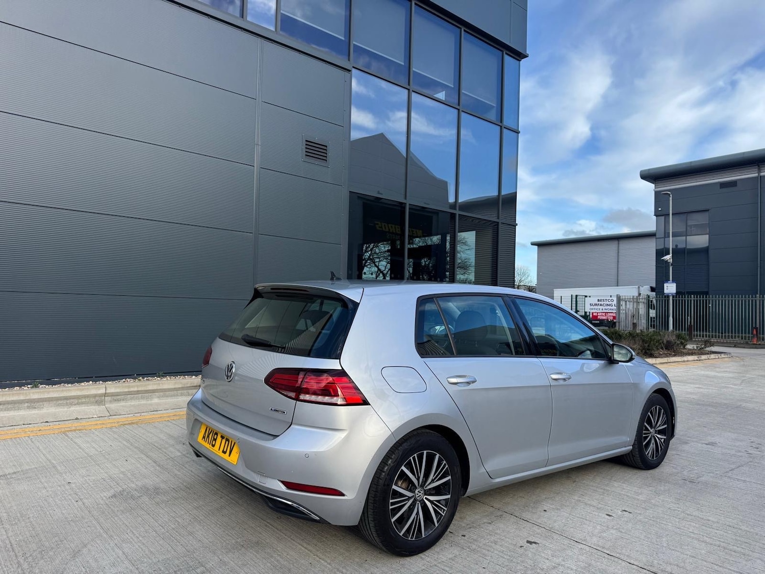 Used Volkswagen Golf 2018 for sale - 77324419: Photo 4