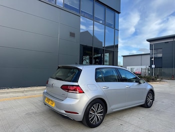 Used Volkswagen Golf 2018 for sale - 77324419: Photo