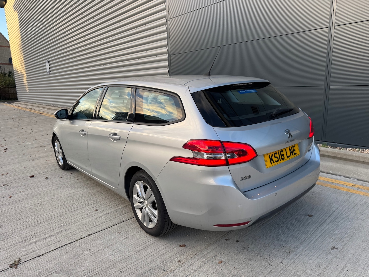 Used Peugeot 308 2016 for sale - 76877475: Photo 3