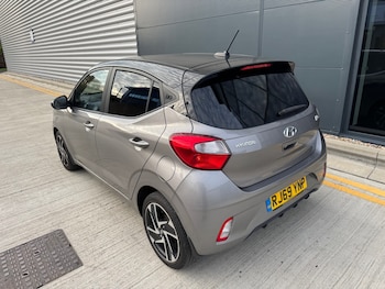 Used Hyundai i10 2020 for sale - 76510503: Photo