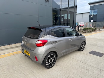 Used Hyundai i10 2020 for sale - 76510503: Photo