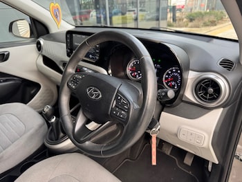 Used Hyundai i10 2020 for sale - 76510503: Photo