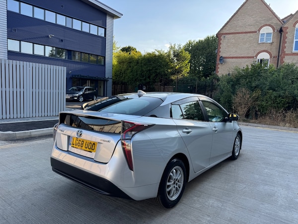Used Toyota Prius 2018 for sale - 75235248: Photo 2