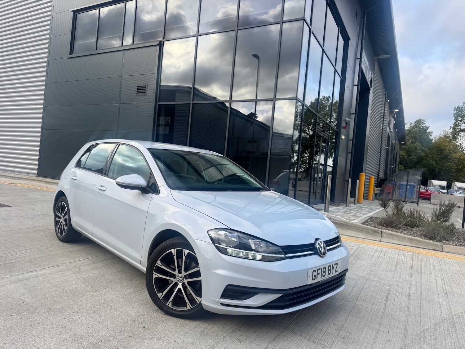 Used Volkswagen Golf 2018 for sale - 76174574: Photo 1