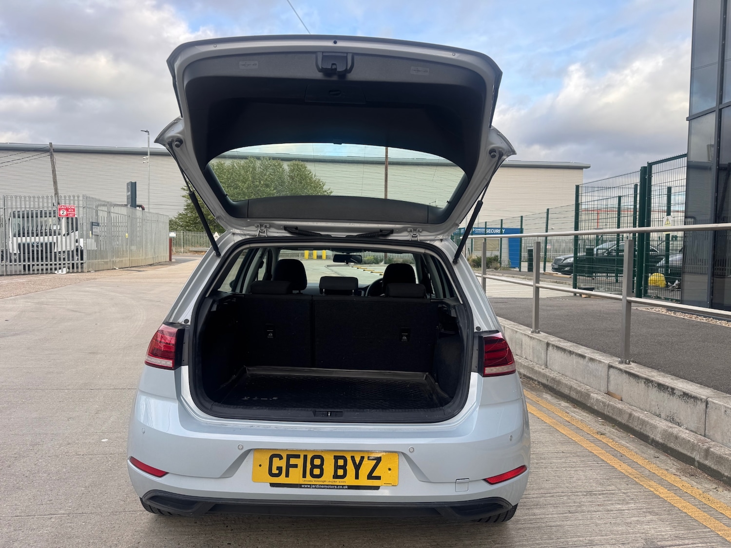 Used Volkswagen Golf 2018 for sale - 76174574: Photo 24