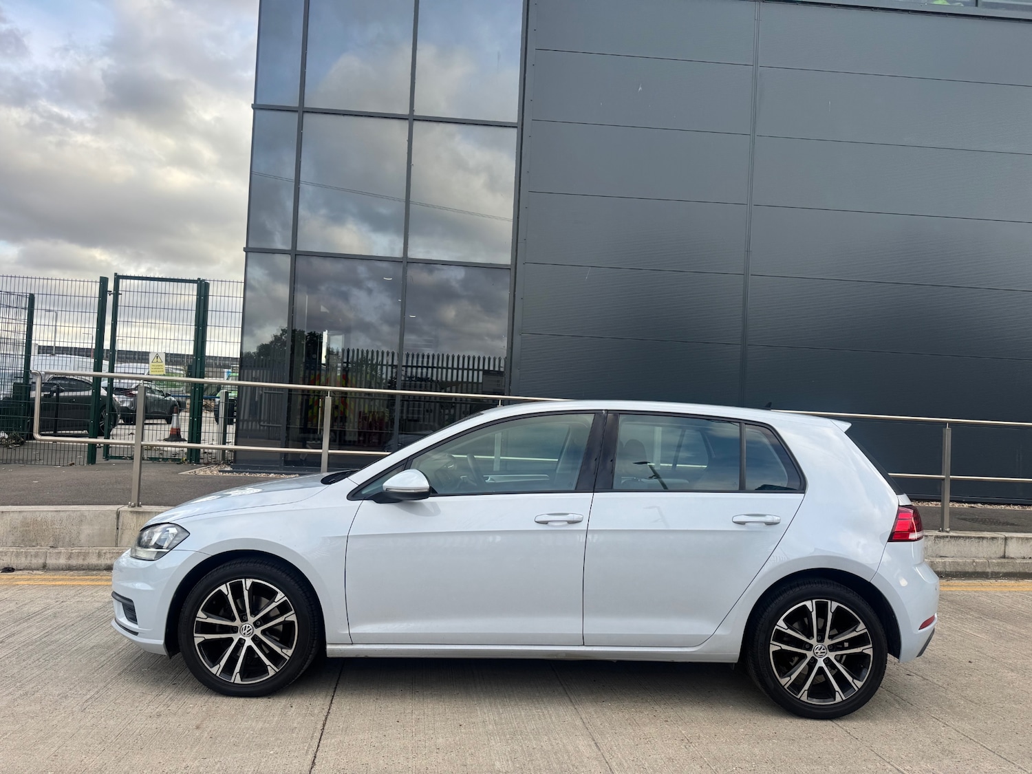 Used Volkswagen Golf 2018 for sale - 76174574: Photo 25