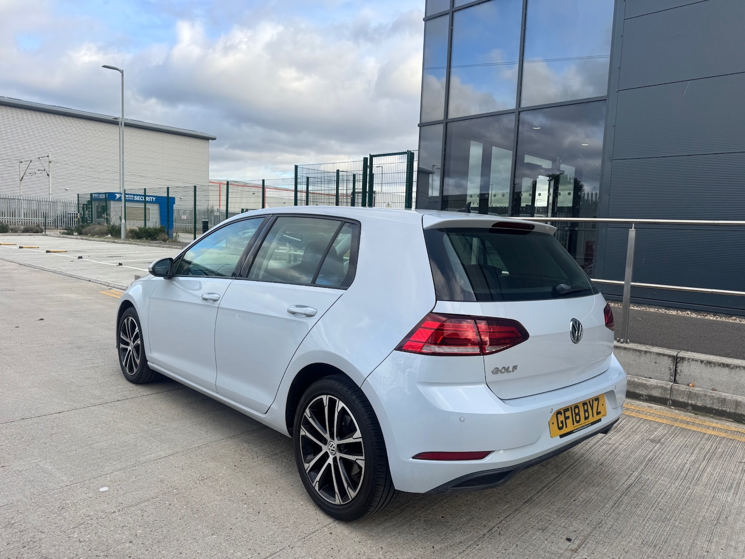 Used Volkswagen Golf 2018 for sale - 76174574: Photo 3