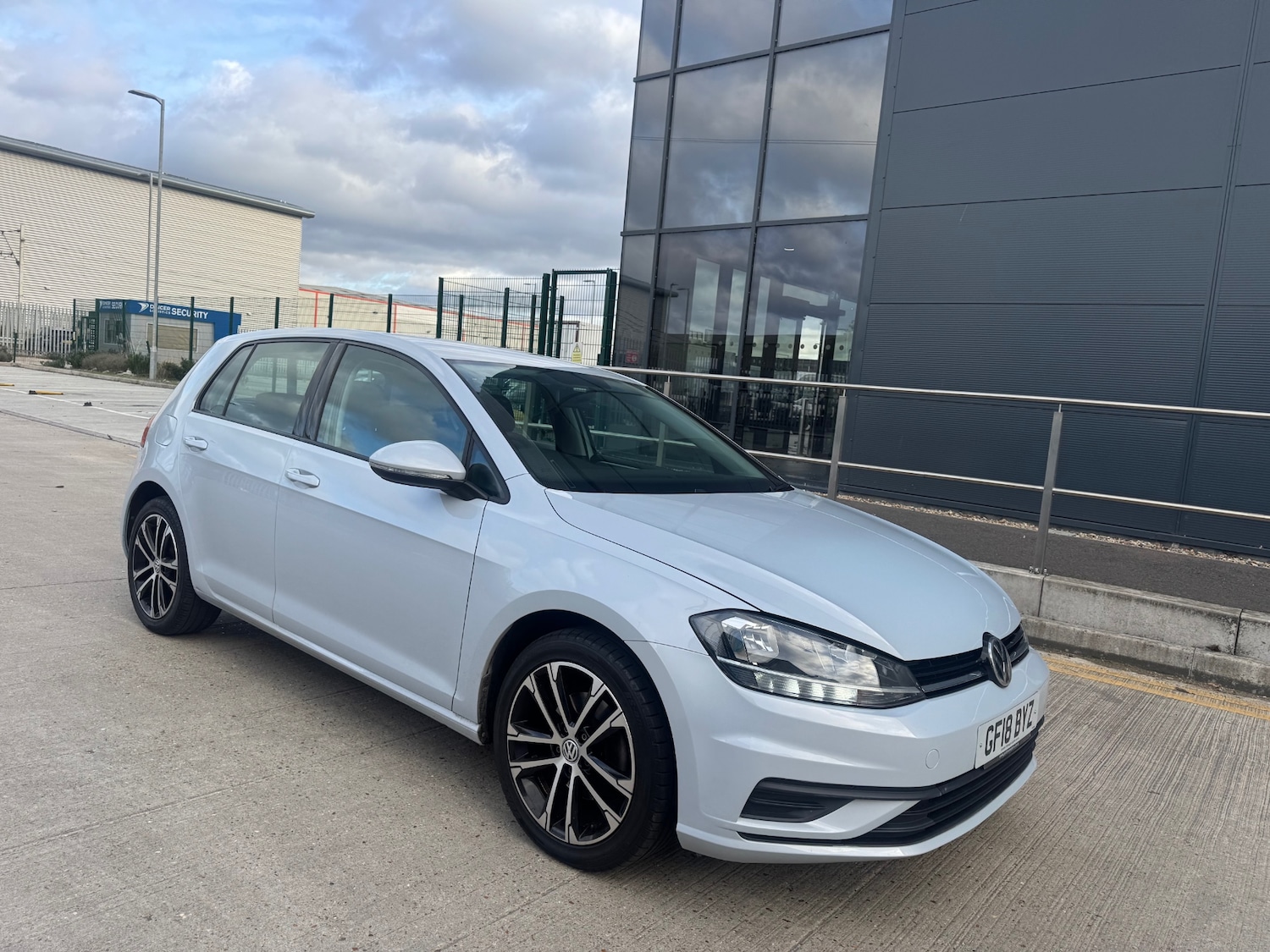 Used Volkswagen Golf 2018 for sale - 76174574: Photo 4