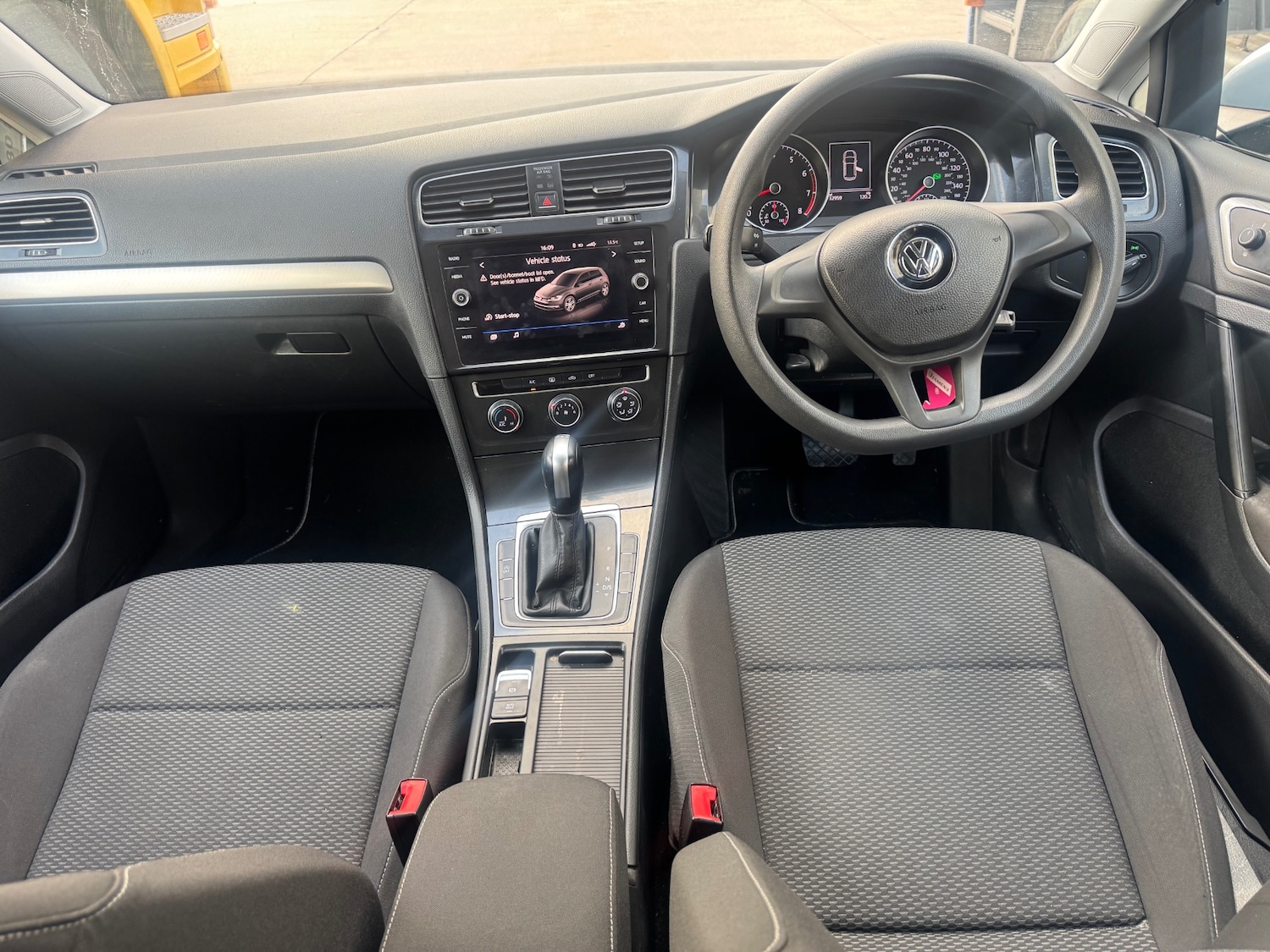 Used Volkswagen Golf 2018 for sale - 76174574: Photo 6